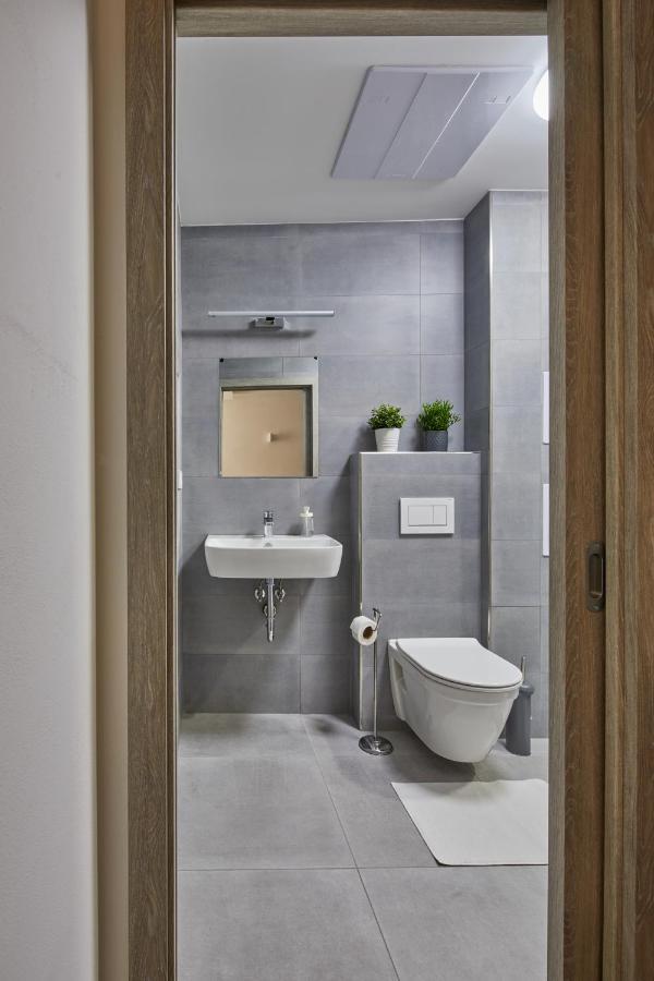 Minimalist Apartment On Wenceslas Square By Prague Days Kültér fotó